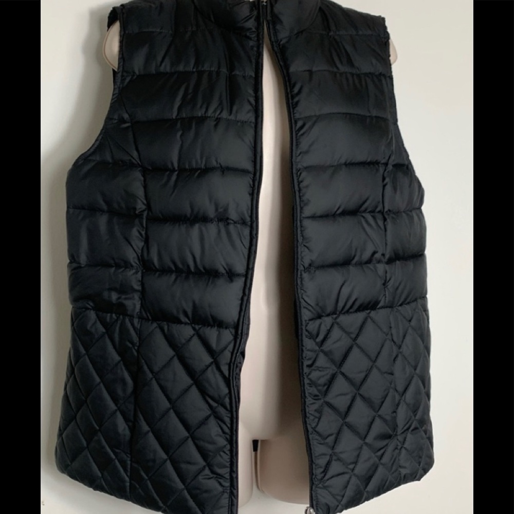 Set of Laura Scott vests